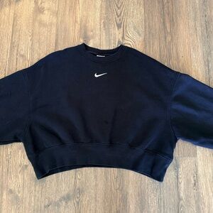 Nike Women's Cropped Black Crew Neck Loose Fit